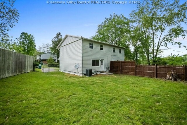 302 Charles Ct, Hurricane, WV 25526 - back of property with cooling unit