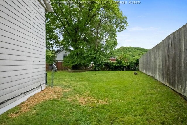 302 Charles Ct, Hurricane, WV 25526 - view of yard