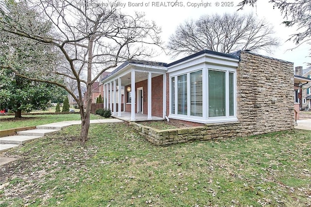 4010 Virginia Ave SE, Charleston, WV 25304 - view of front facade featuring a front yard and a porch