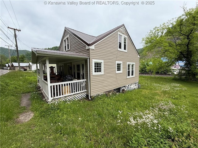 1552 Hanging Rock Hwy, Central, WV 25646 - view of side of property with a lawn