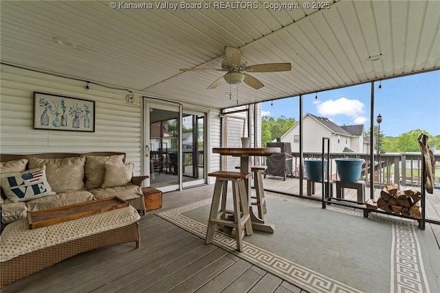 sunroom / solarium with outdoor lounge area and a ceiling fan