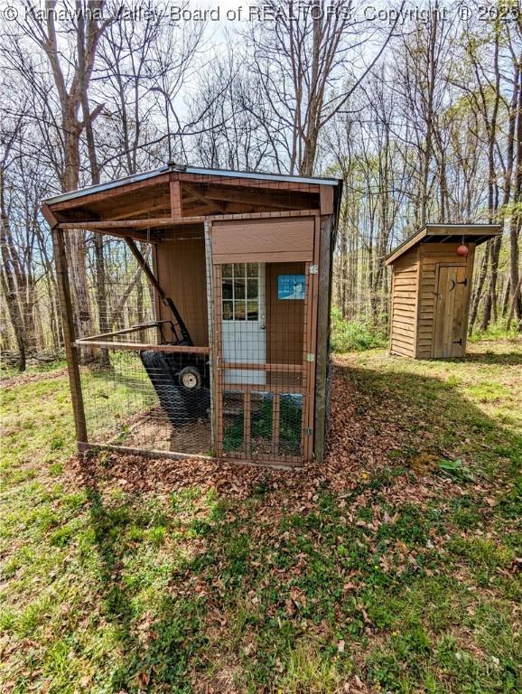 6531 Lockbridge Rd, Wv, WV 25976 - view of poultry coop