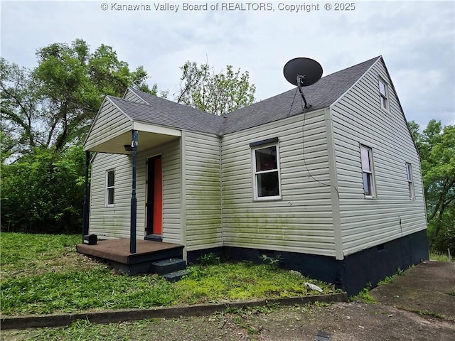 1619 Livingston Ave, Charleston, WV 25387 - view of front of property with crawl space and a shingled roof