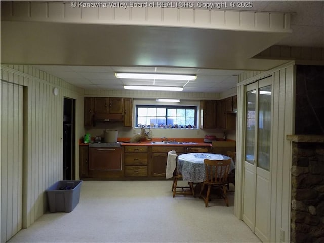 101 Ebony Dr, Cross Lanes, WV 25313 - kitchen featuring light carpet, range with gas stovetop, under cabinet range hood, and a sink