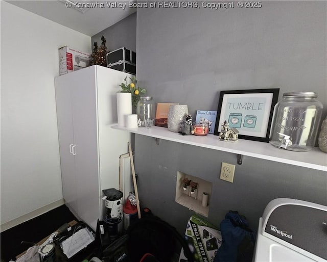 1000 Park Dr, Dunbar, WV 25064 - laundry view
