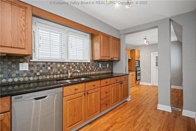 102 49th St SE, Charleston, WV 25304 - kitchen with stainless steel appliances, a sink, tasteful backsplash, light wood-style flooring, and baseboards