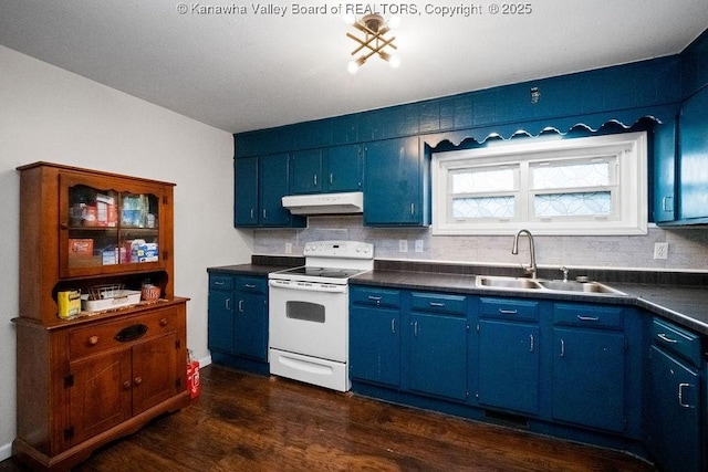 kitchen with white electric range, under cabinet range hood, a sink, blue cabinets, and decorative backsplash