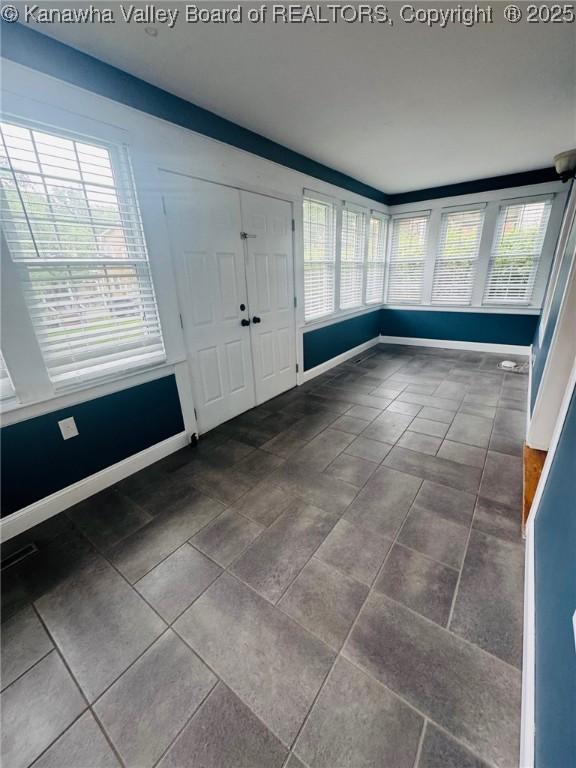 930 Mathews Ave, Charleston, WV 25302 - entrance foyer with baseboards