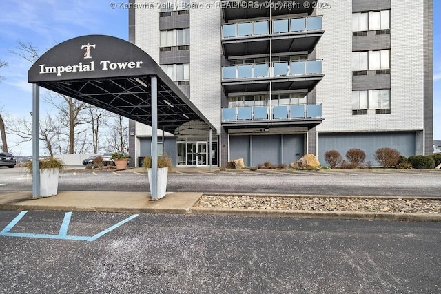 1800 Roundhill Rd Unit 901, Charleston, WV 25304 - view of apartment building / complex featuring uncovered parking