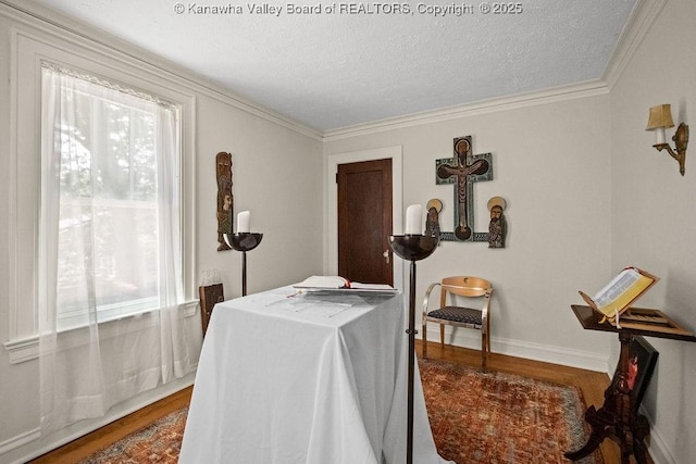 606 Fort Hill Dr, Charleston, WV 25314 - office space featuring wood finished floors, a textured ceiling, baseboards, and crown molding