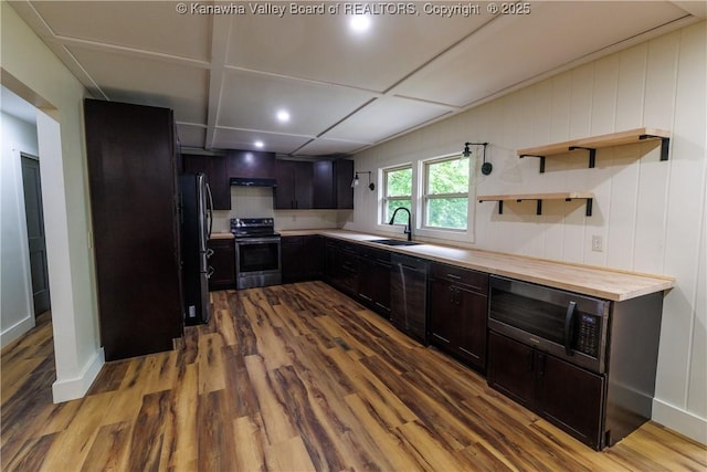 352 Hidden Valley Rd, Chapmanville, WV 25508 - kitchen featuring black appliances, a sink, wood finished floors, and recessed lighting