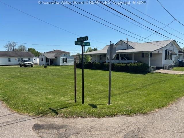 3220 Franklin Ave, Point Pleasant, WV 25550 - view of front of home featuring a front yard