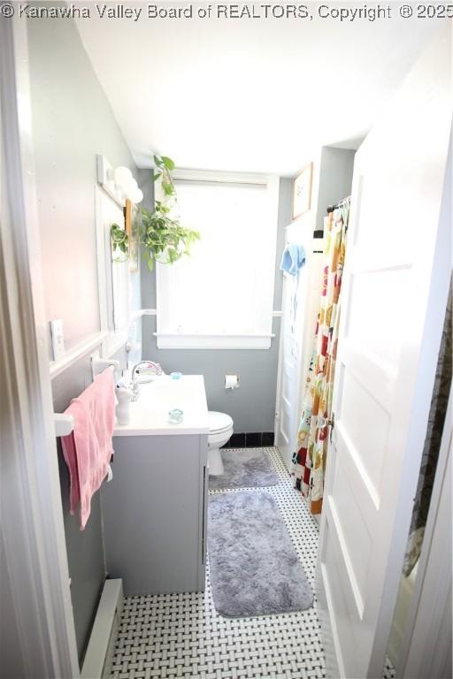 515 Maxwell St, Charleston, WV 25311 - full bathroom featuring vanity, toilet, tile patterned floors, and curtained shower