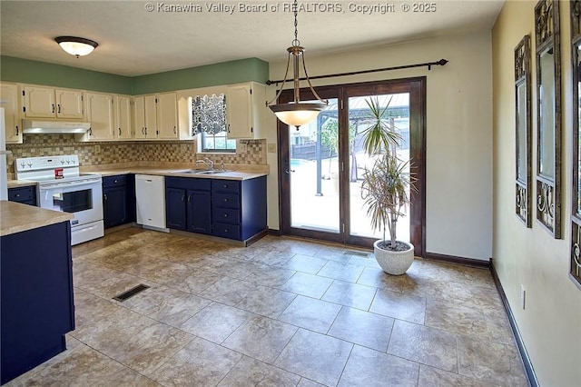 100 Timberlake Cir, Scott Depot, WV 25560 - kitchen featuring white appliances, under cabinet range hood, a sink, tasteful backsplash, and blue cabinets