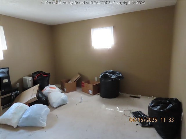 3321 Heizer Creek Rd, Poca, WV 25159 - interior space