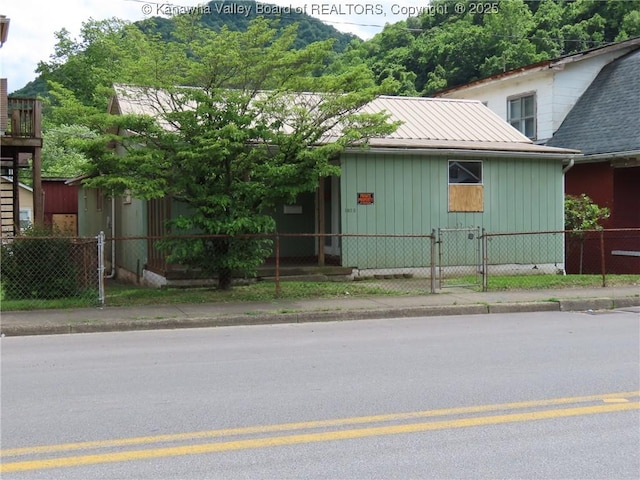 1023 2nd Ave, Montgomery, WV 25136 - photo 2