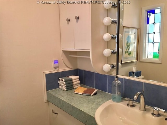 138 Woodbridge Dr, Charleston, WV 25311 - bathroom with a sink
