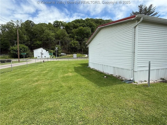 12 Brewster Dr, Chapmanville, WV 25508 - view of side of home