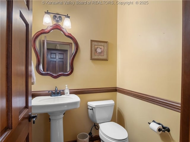 14 Woodclyffe Rd, Hurricane, WV 25526 - bathroom with toilet
