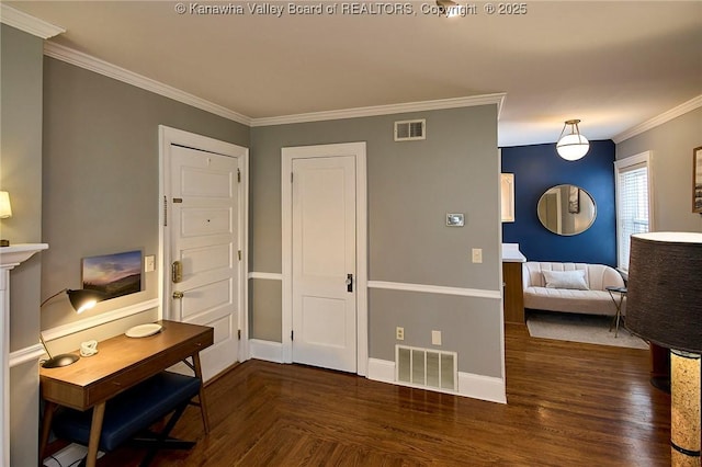 1313 Lee St E Unit 233, Charleston, WV 25301 - foyer entrance with crown molding and baseboards