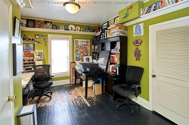 918 Greendale Dr, Charleston, WV 25302 - office space featuring baseboards and wood finished floors