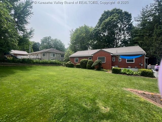 814 Skinner Dr, Saint Albans, WV 25177 - view of grassy yard