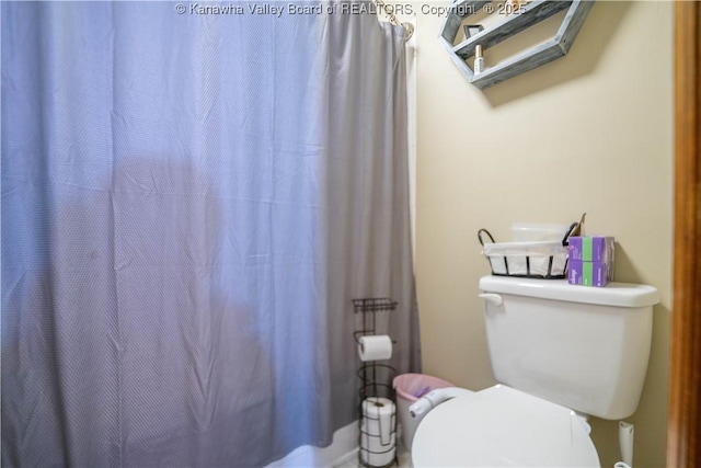 400 13th St, Dunbar, WV 25064 - bathroom with toilet and shower / tub combo