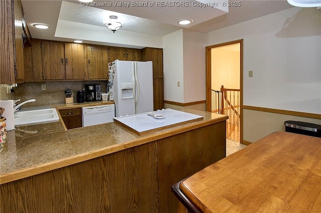 205 Autumn Dr, Dunbar, WV 25064 - kitchen featuring white appliances, a sink, a peninsula, backsplash, and recessed lighting