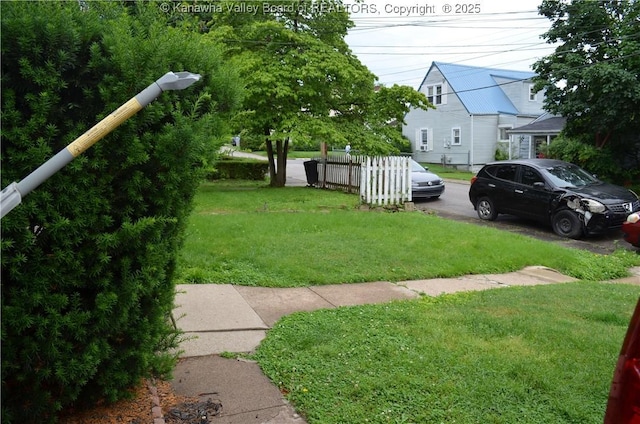 806 Red Oak St, Charleston, WV 25302 - view of yard