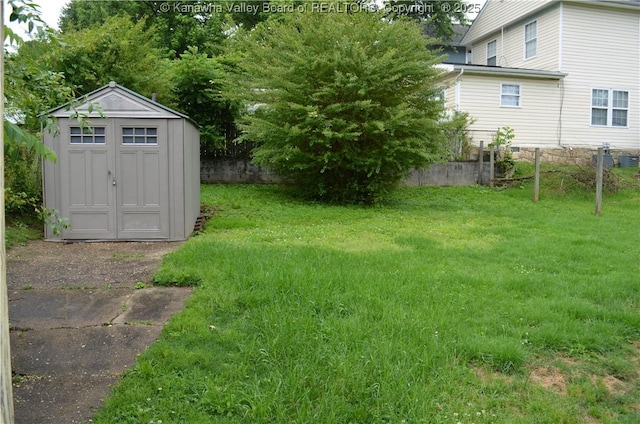 806 Red Oak St, Charleston, WV 25302 - view of yard