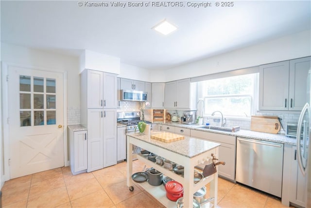 1418 Sweetbrier Rd, Charleston, WV 25314 - kitchen with stainless steel appliances, a sink, backsplash, and gray cabinets