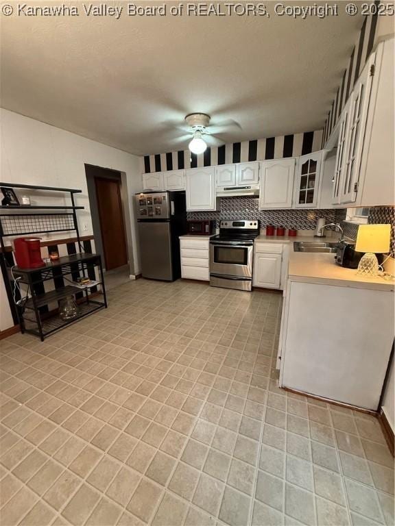 211 Geronimo Dr, Saint Albans, WV 25177 - kitchen featuring stainless steel appliances, a sink, ceiling fan, decorative backsplash, and under cabinet range hood