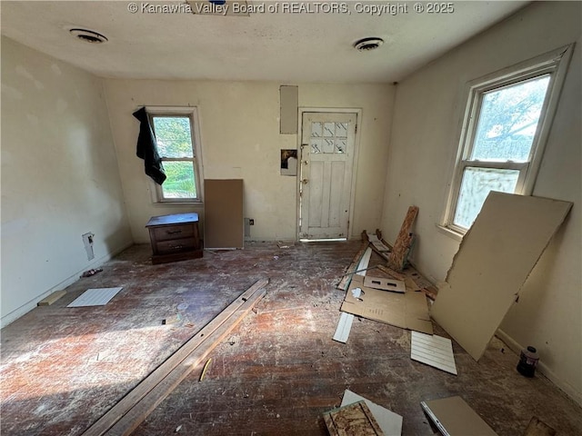 3211 Georges Dr, Saint Albans, WV 25177 - view of unfurnished living room