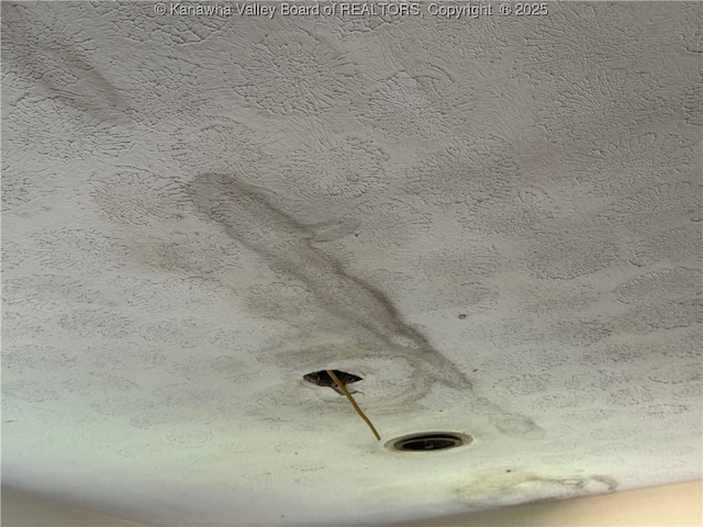 3211 Georges Dr, Saint Albans, WV 25177 - detailed view of a textured ceiling