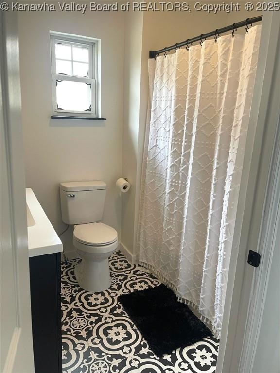 517 16th St, Dunbar, WV 25064 - full bath featuring vanity, toilet, tile patterned floors, and baseboards