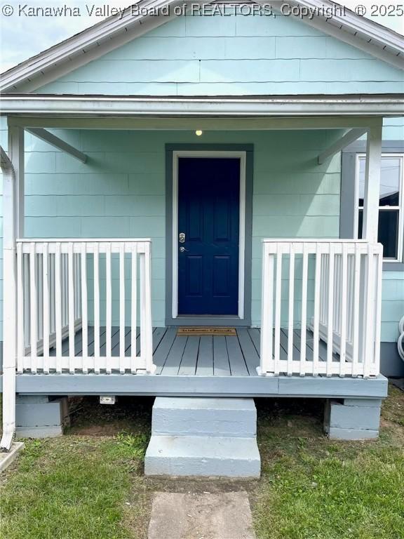 517 16th St, Dunbar, WV 25064 - doorway to property featuring a porch