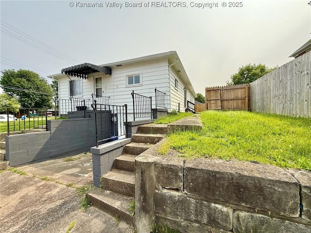 300 Sycamore St, Ravenswood, WV 26164 - view of front of property