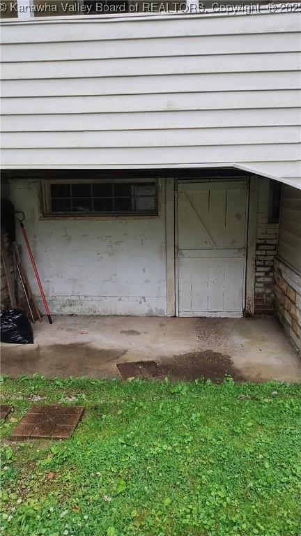 64 Haystack Ln, Charleston, WV 25311 - view of garage