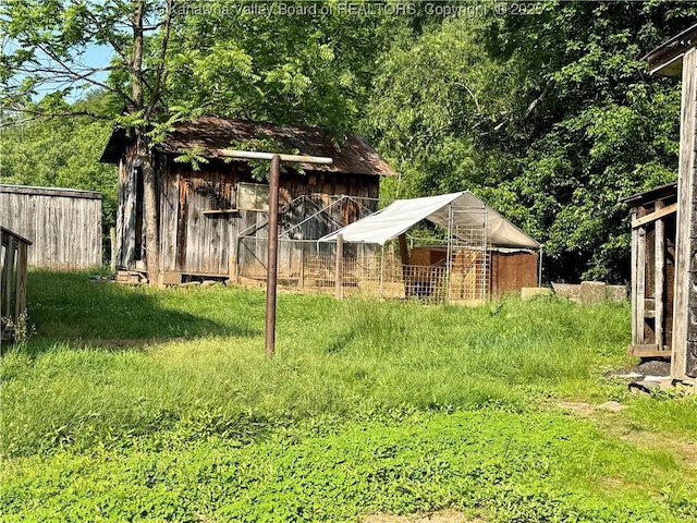 3112 Cicerone Rd, Charleston, WV 25320 - view of yard featuring an outdoor structure