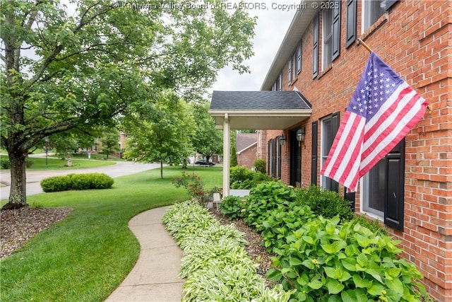 112 Willowood Cir, Hurricane, WV 25526 - view of green lawn