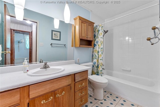 424 Porter Rd, Charleston, WV 25314 - full bath with tile patterned flooring, vanity, shower / tub combo with curtain, and toilet