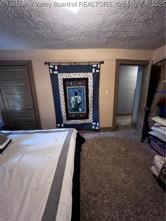 160 Davis St, Huntington, WV 25705 - carpeted bedroom with a textured ceiling and baseboards