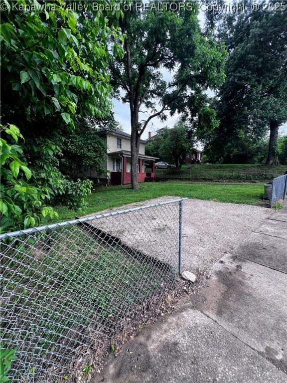 160 Davis St, Huntington, WV 25705 - view of yard