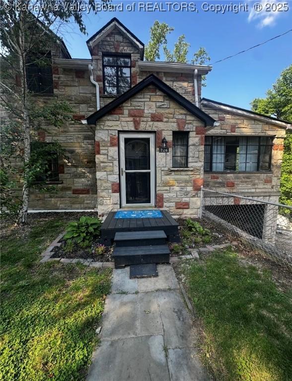 726 Amity Dr, Charleston, WV 25302 - view of front of home with stone siding