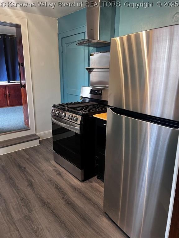 726 Amity Dr, Charleston, WV 25302 - kitchen with stainless steel appliances, dark wood finished floors, and baseboards