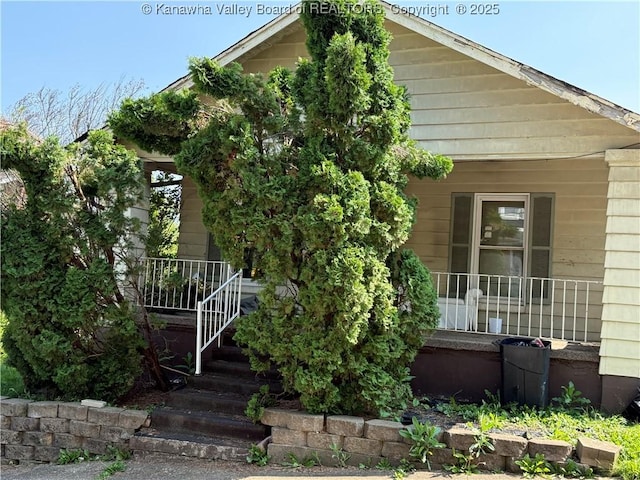 1123 Beech Ave, Charleston, WV 25312 - view of front of home with covered porch