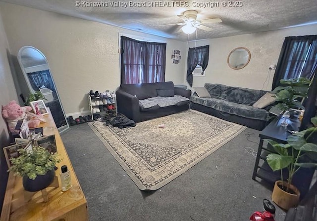 547 Garrison Ave, Charleston, WV 25302 - living area featuring a textured ceiling, a textured wall, and a ceiling fan