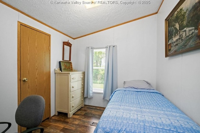 2873 Oak Hill Ridge Rd, Bomont, WV 25030 - bedroom featuring ornamental molding, dark wood-style flooring, lofted ceiling, and a textured ceiling