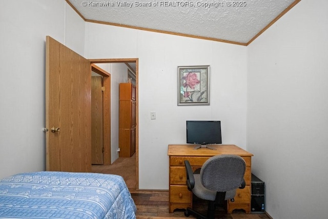2873 Oak Hill Ridge Rd, Bomont, WV 25030 - bedroom featuring crown molding, a textured ceiling, a desk, lofted ceiling, and wood finished floors