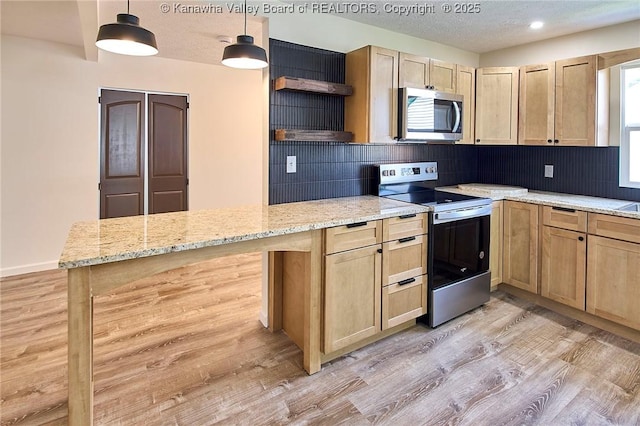 911 Dupont Ave, Nitro, WV 25143 - kitchen with stainless steel appliances, light brown cabinetry, backsplash, light wood-style flooring, and a textured ceiling